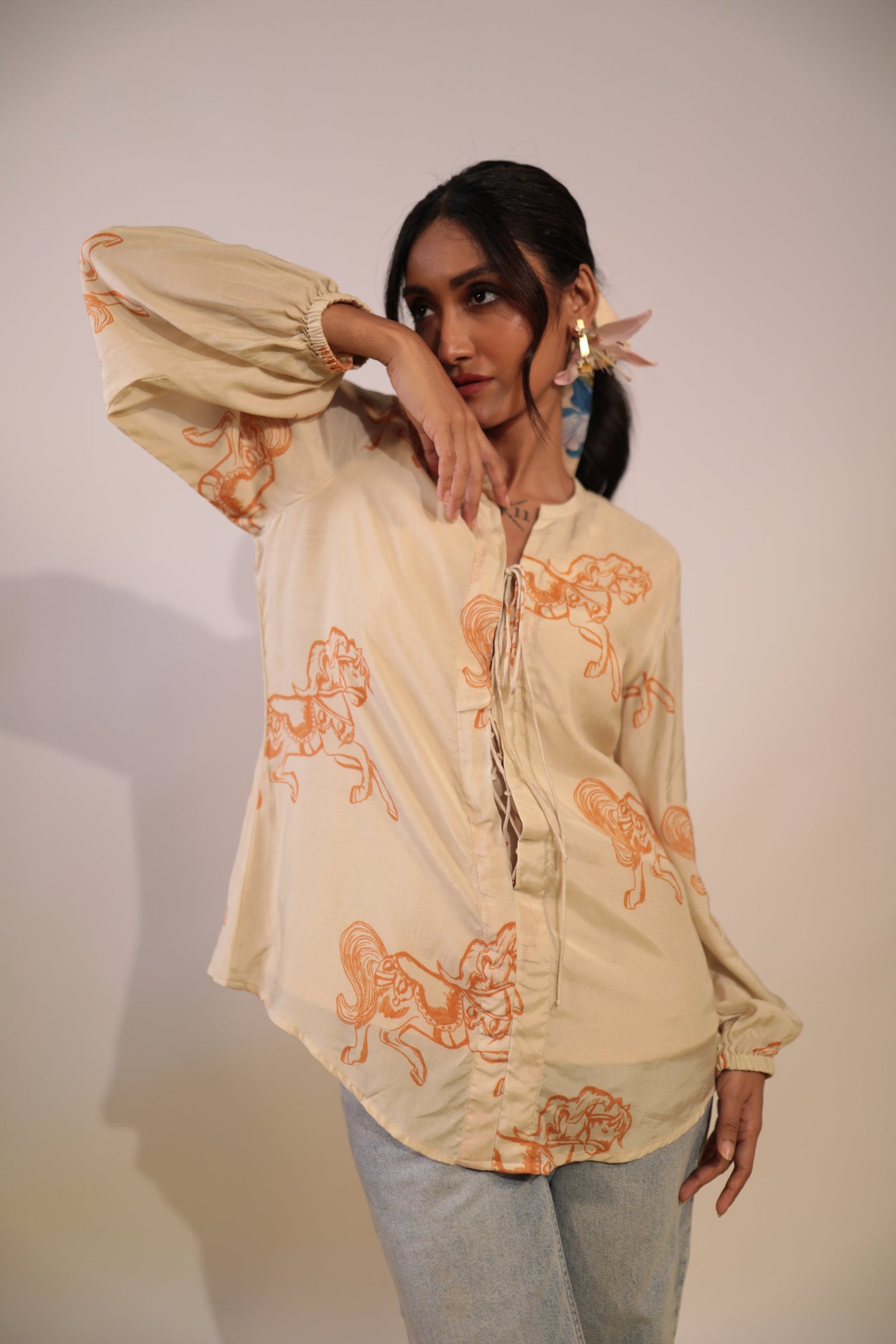 Beige & orange hourse outline top