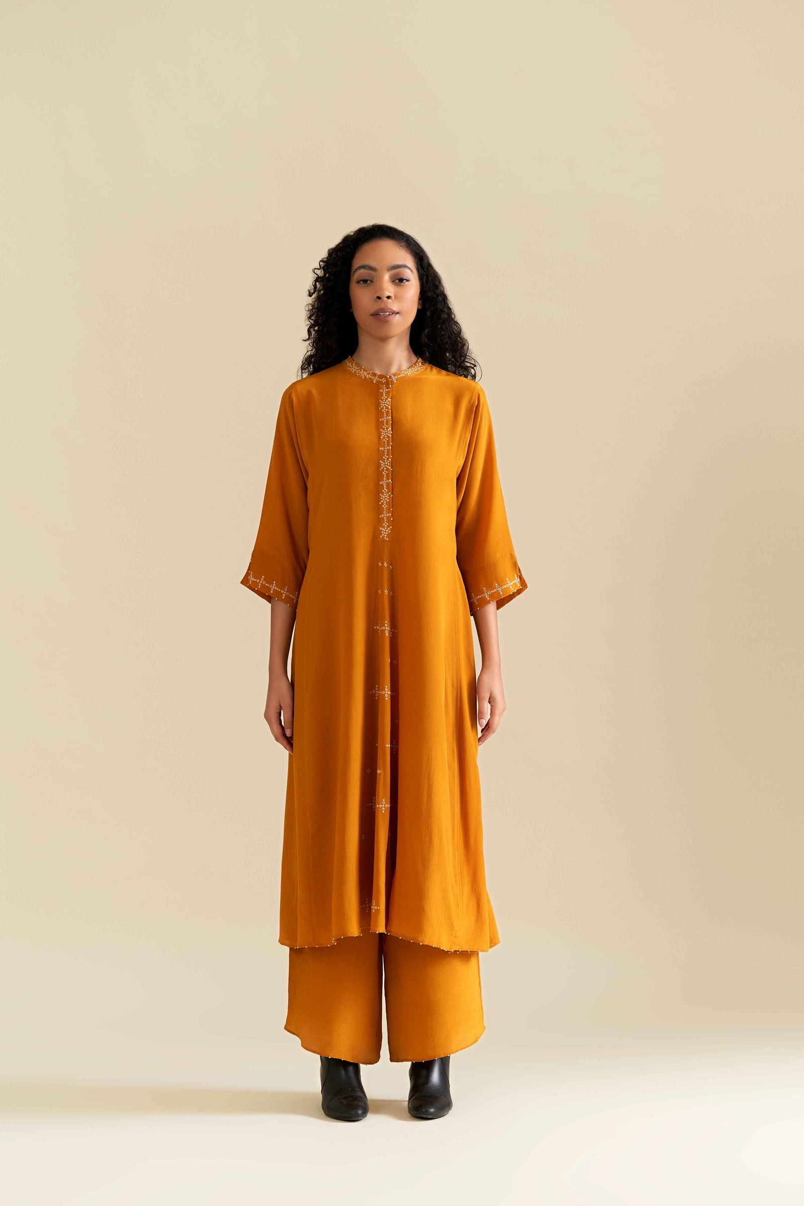 Kakwa Embroidered Kurta Set