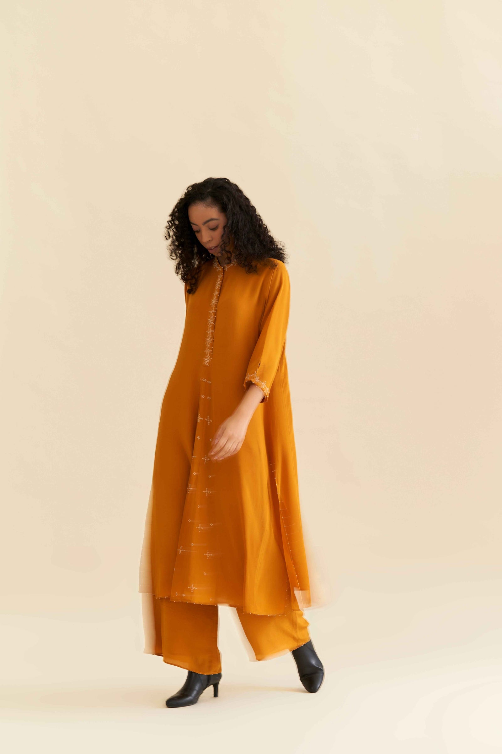 Kakwa Embroidered Kurta Set