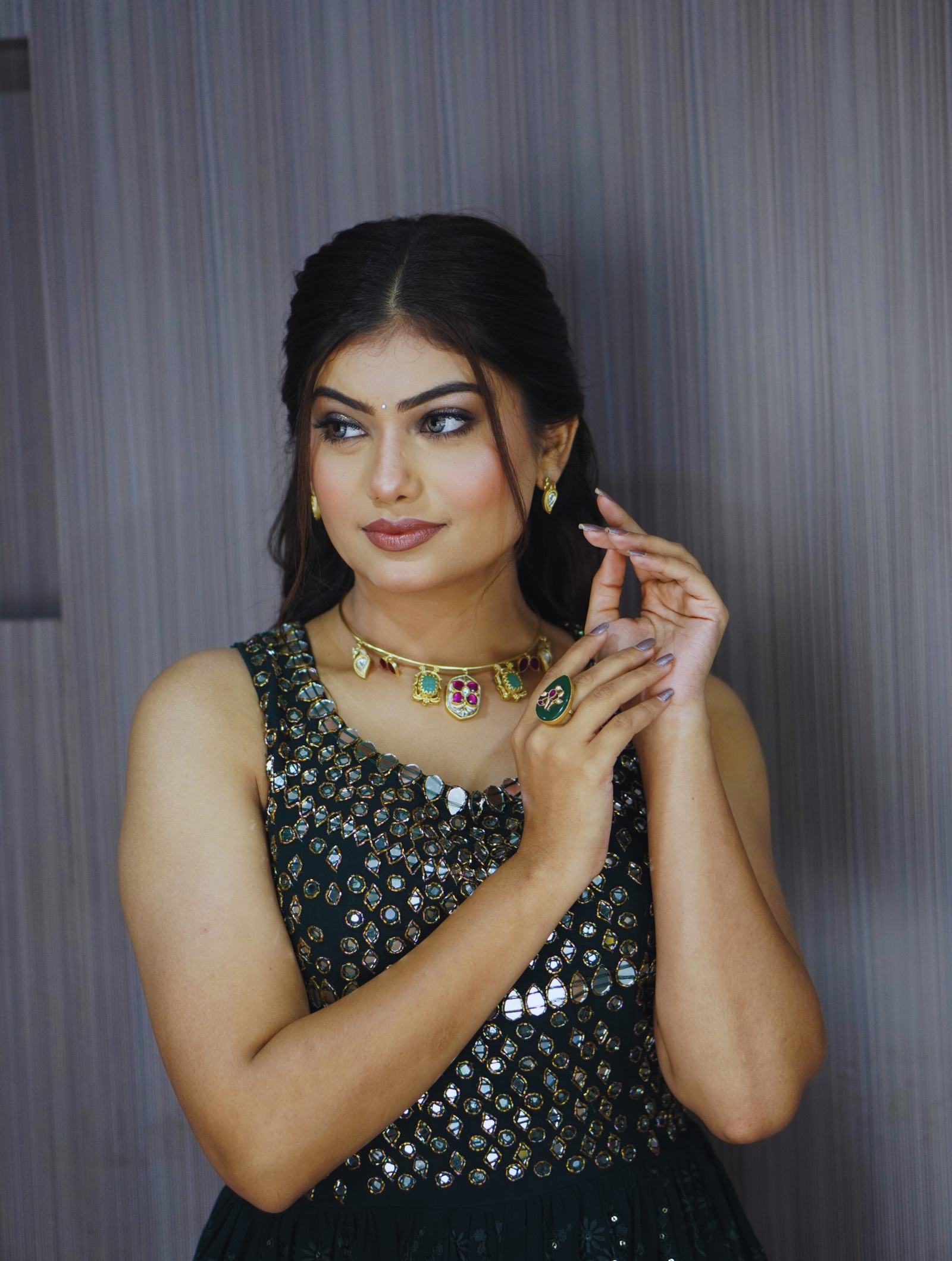 Hasli Neckpiece With Kundan And Moissanite Hangings