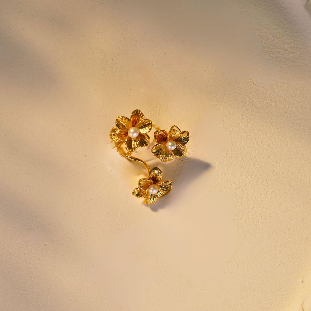 Blossom of 5 flowers