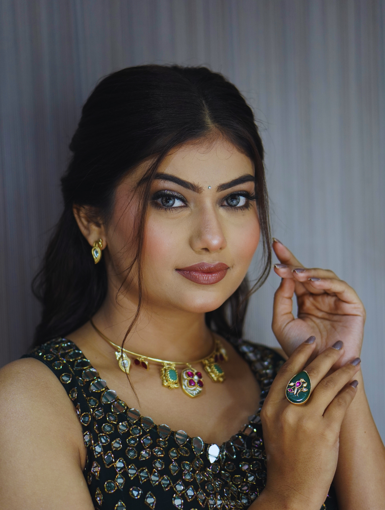 Hasli Neckpiece With Kundan And Moissanite Hangings