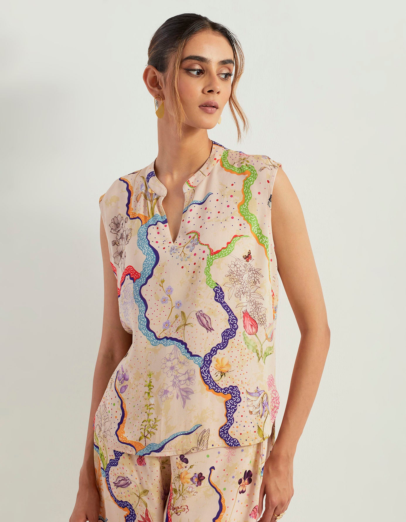 Eclectic printed top with heavy georgette pants