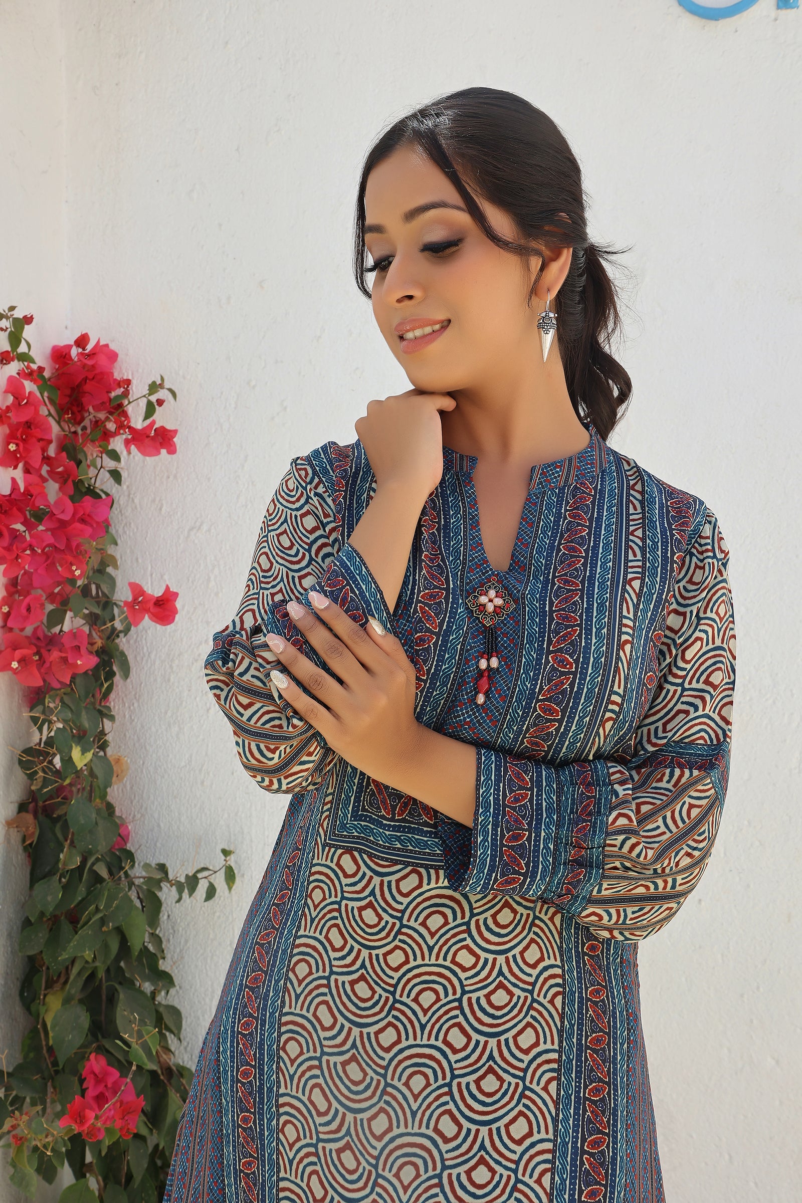 Kyna Blue And Beige Contempoarary Placement Print Tunic Set With Wooden Embellishment
