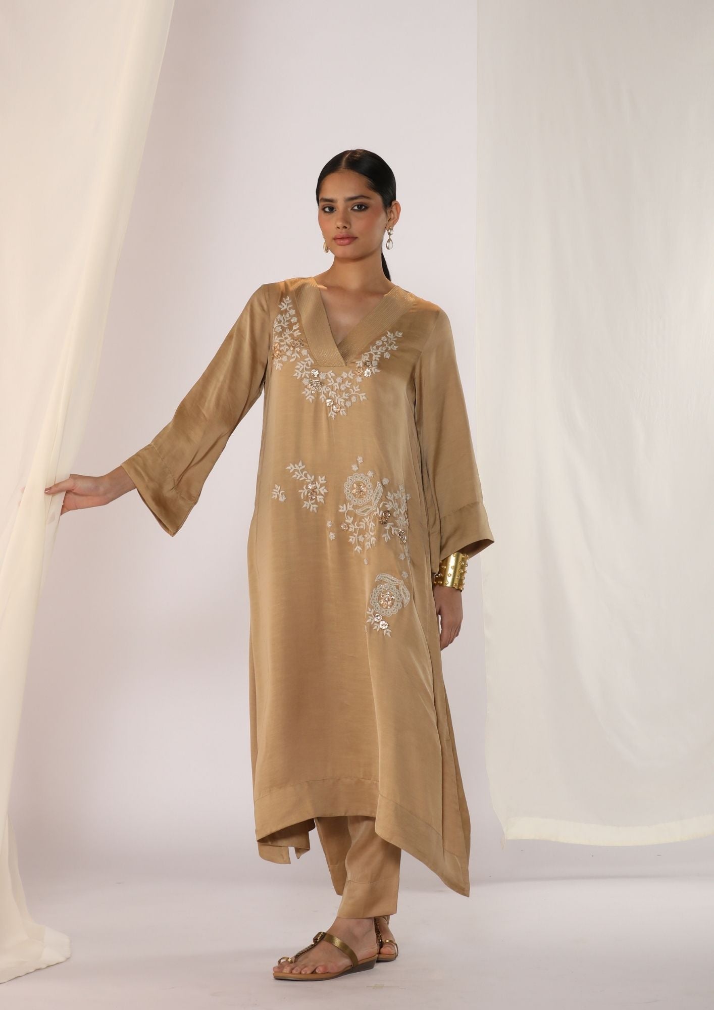 Linen Satin V Neck Kurta With Scatter Embroidary Paired With Slim Pants