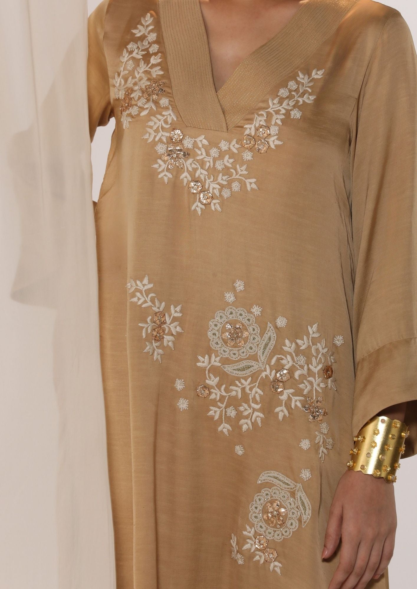 Linen Satin V Neck Kurta With Scatter Embroidary Paired With Slim Pants