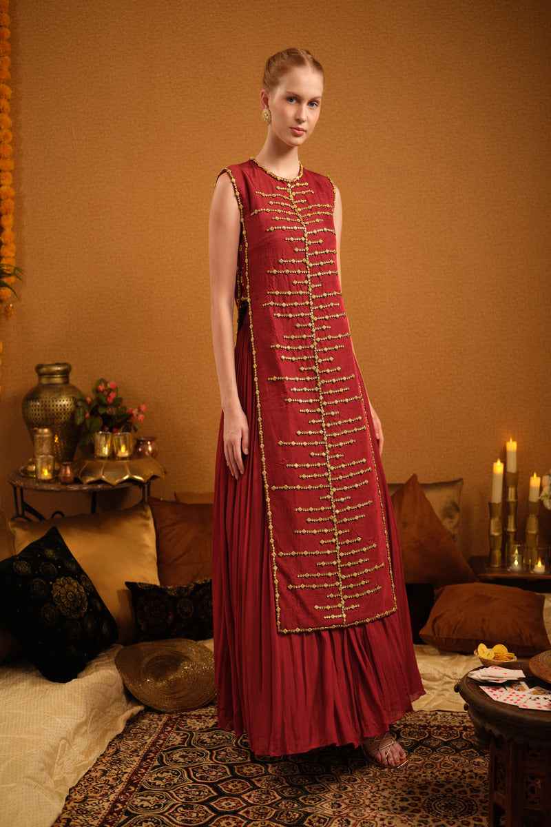 A sleeveless twill kurta scattered