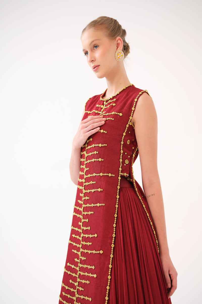 A sleeveless twill kurta scattered