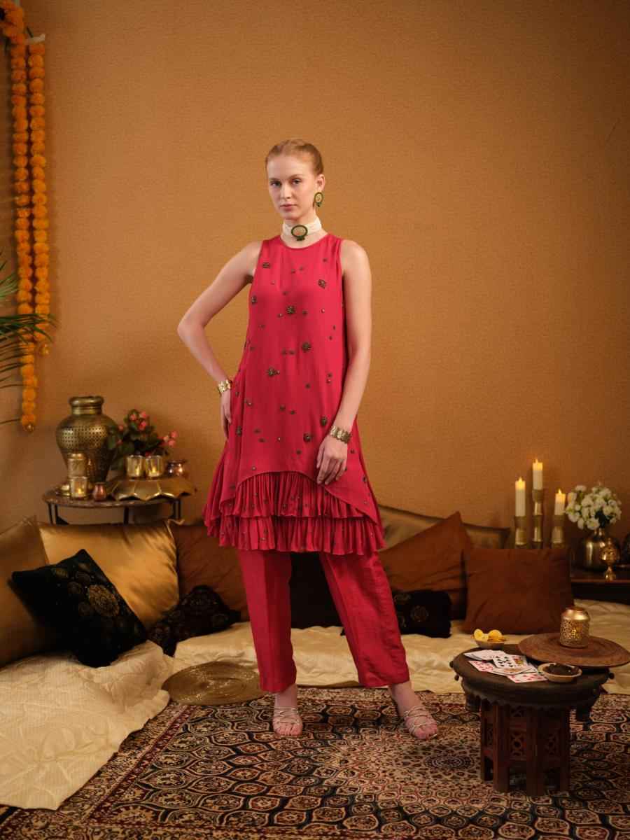 A fluid chinon kurta scattered