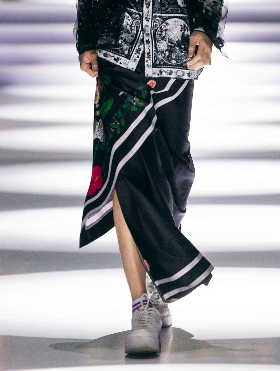 Natori Black Pre-Pleated Sarong Dhoti