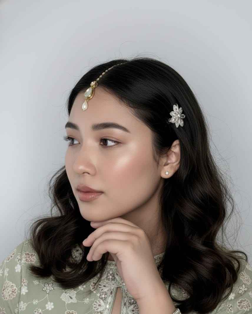 Minimilist statement Mang tikka