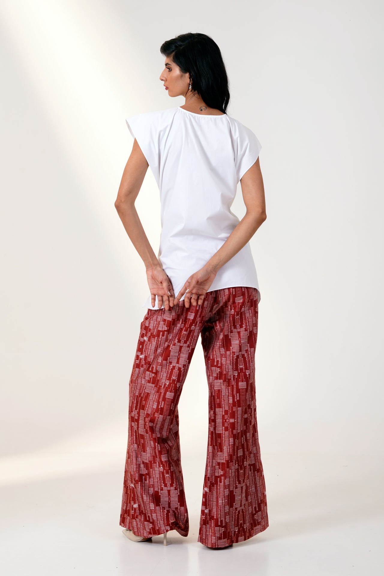 Martina Ii - Bow Clutch Top With Printed Bell Bottoms