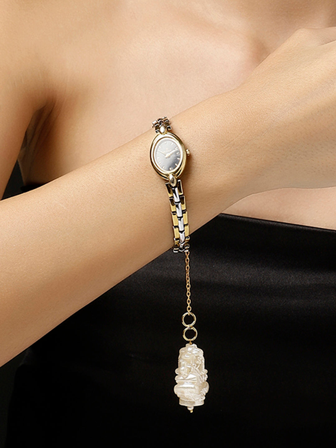Shaandar Zar Watch Charm