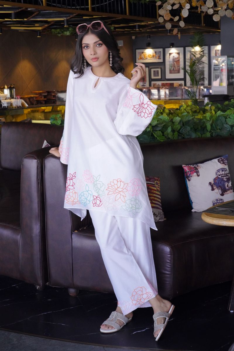 White Kurta Chadneri Set With Embroidered
