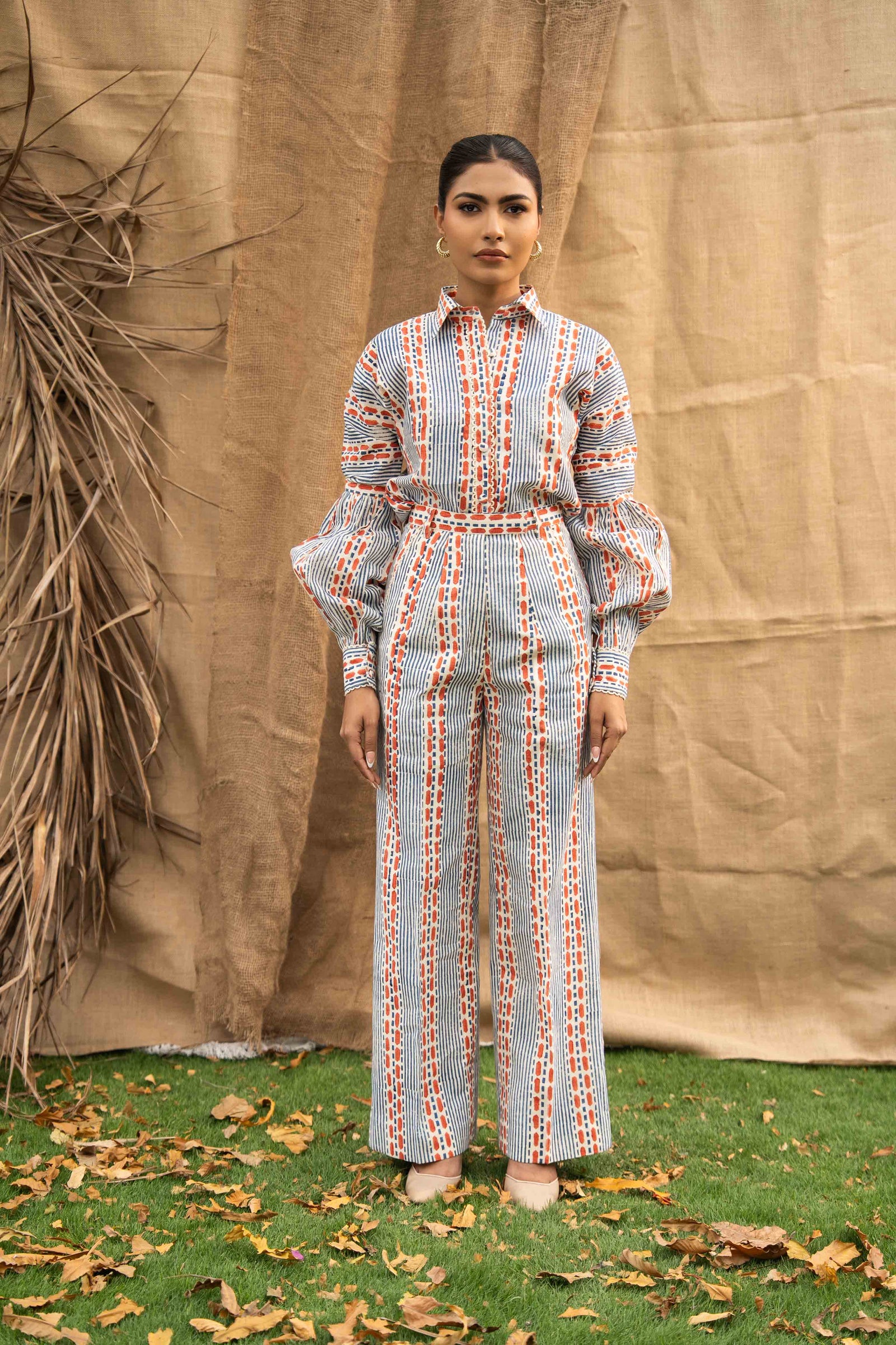 Geometric Coord Set Consists Of Printed Shirt With Fit