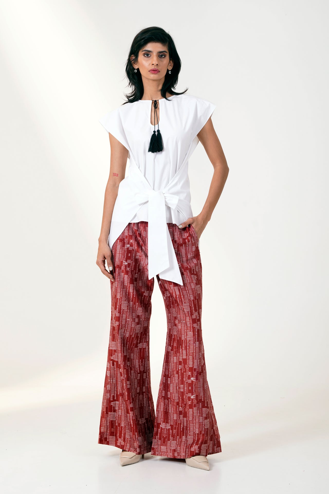 Martina Ii - Bow Clutch Top With Printed Bell Bottoms