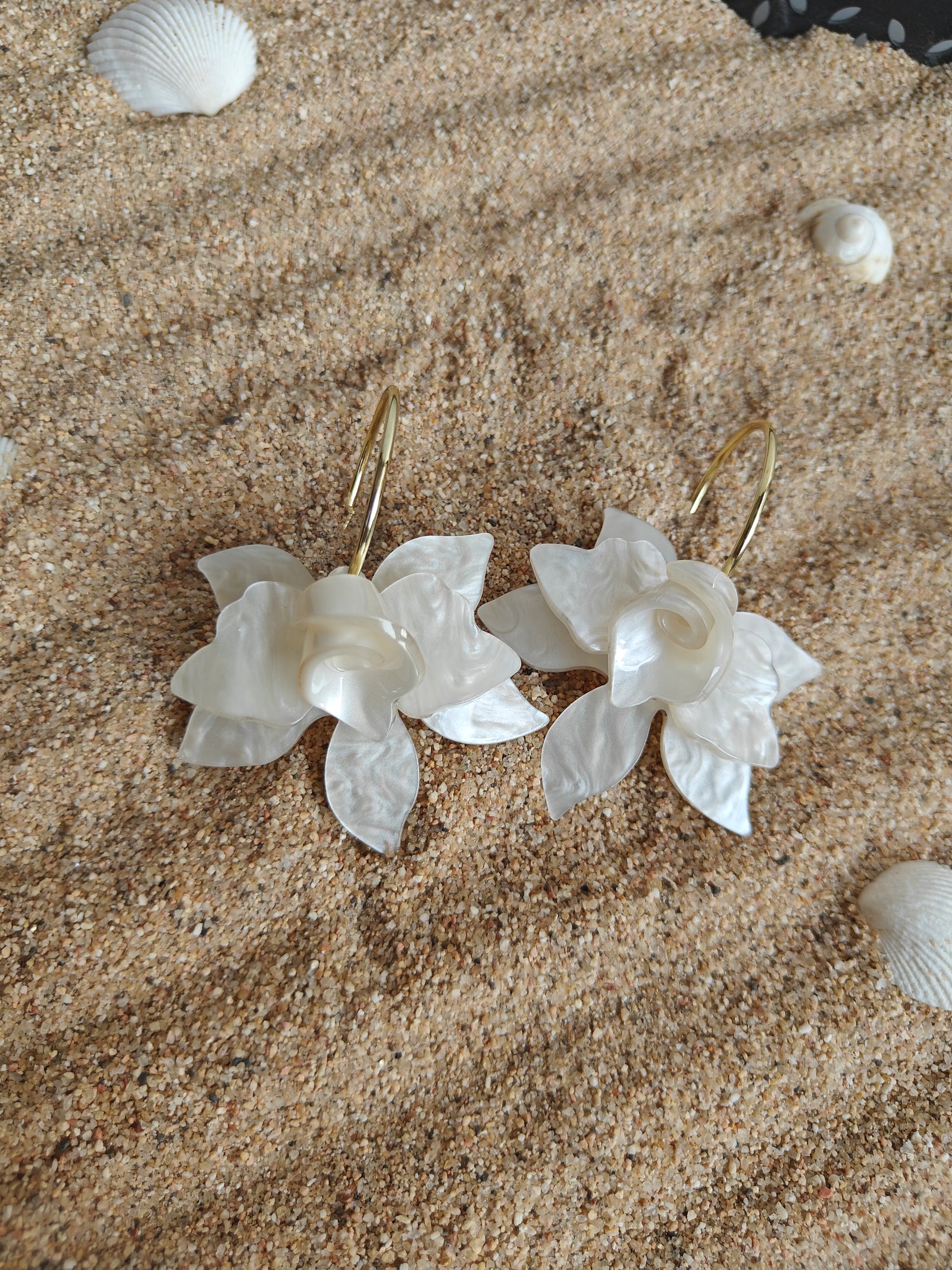 From Festive Gatherings To Beach Vacations Festive Gatherings And Party Nights, These 18Kgold Earrings