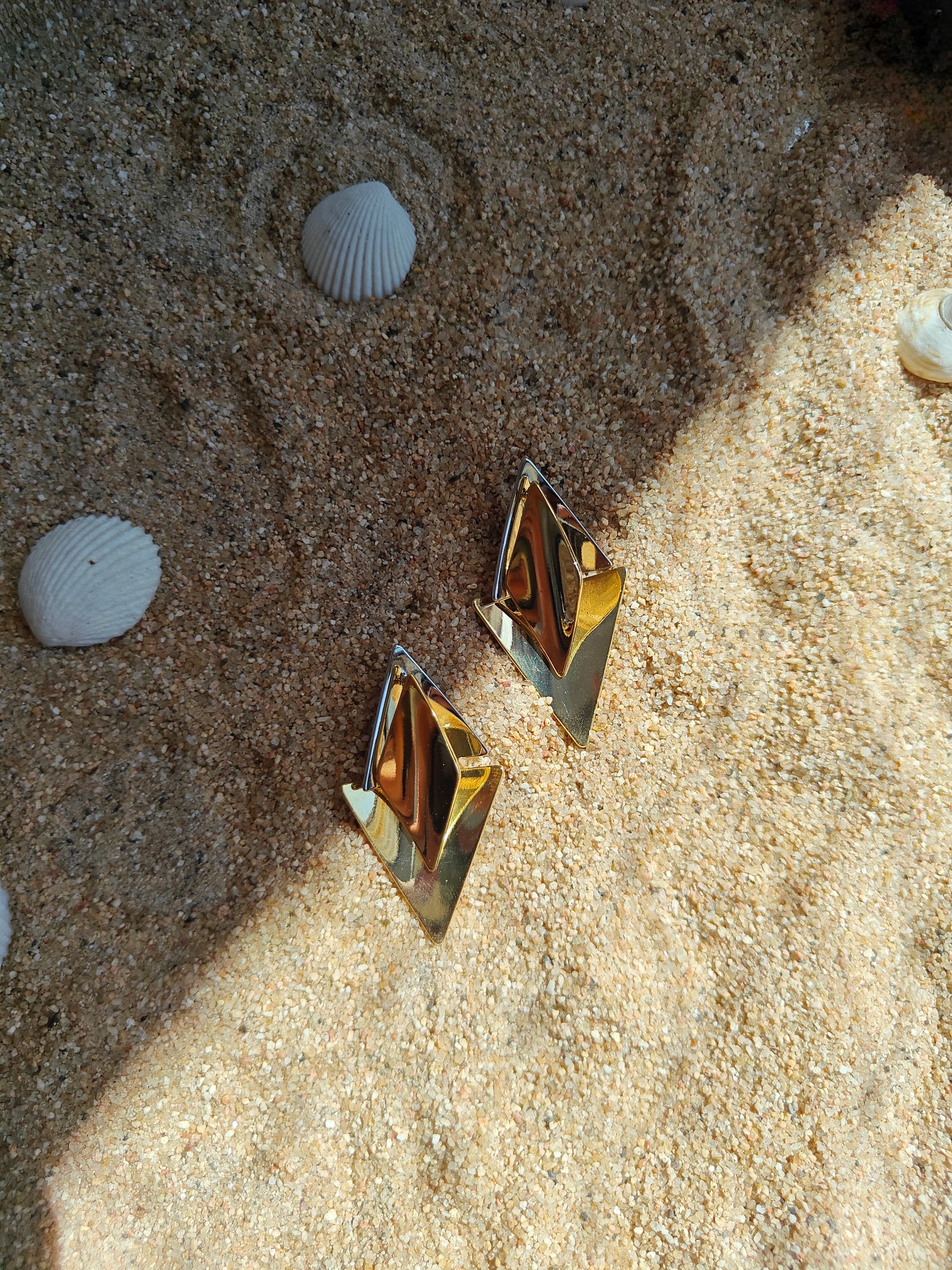 From Beach Vacations To Festive Gatherings And Party Nights, These 18Kgold Earrings