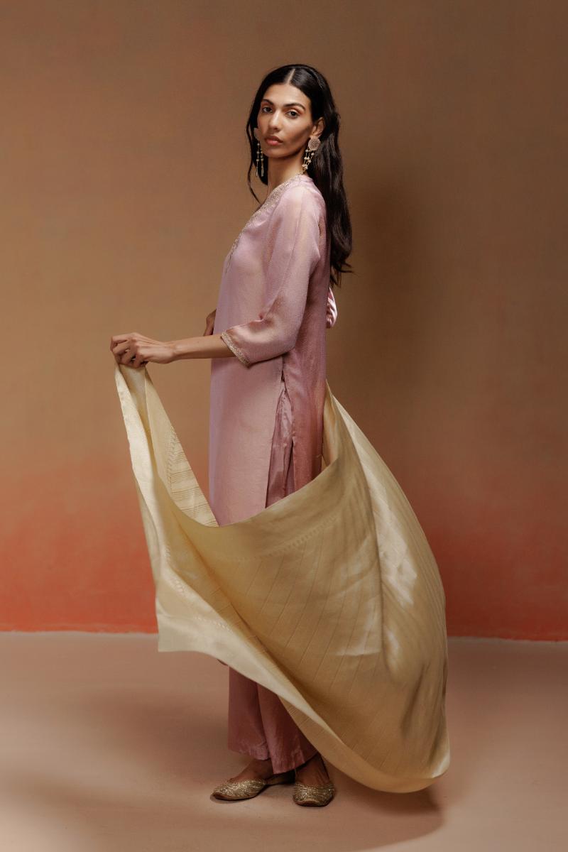 Pink Jacquard Kurta Set with Embroidery and Ivory Dupatta