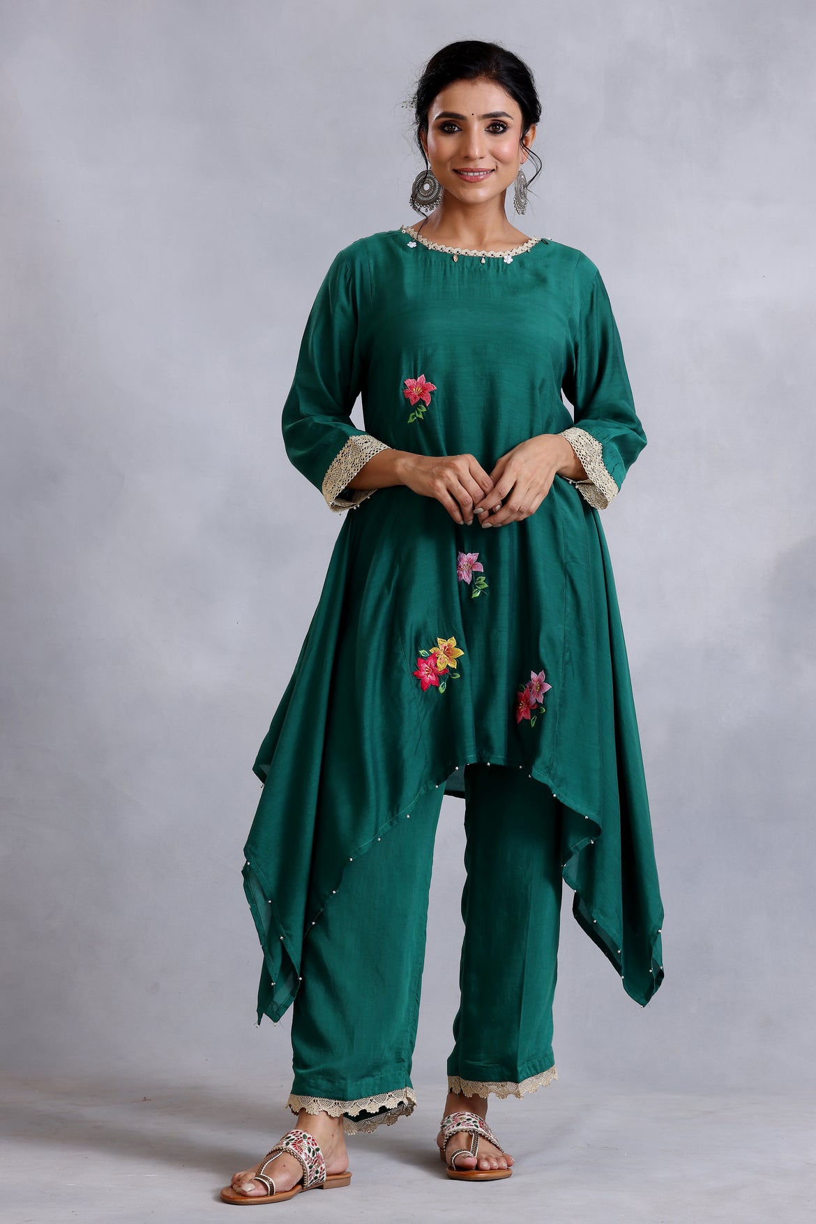 Emerald green embroidered kurta set