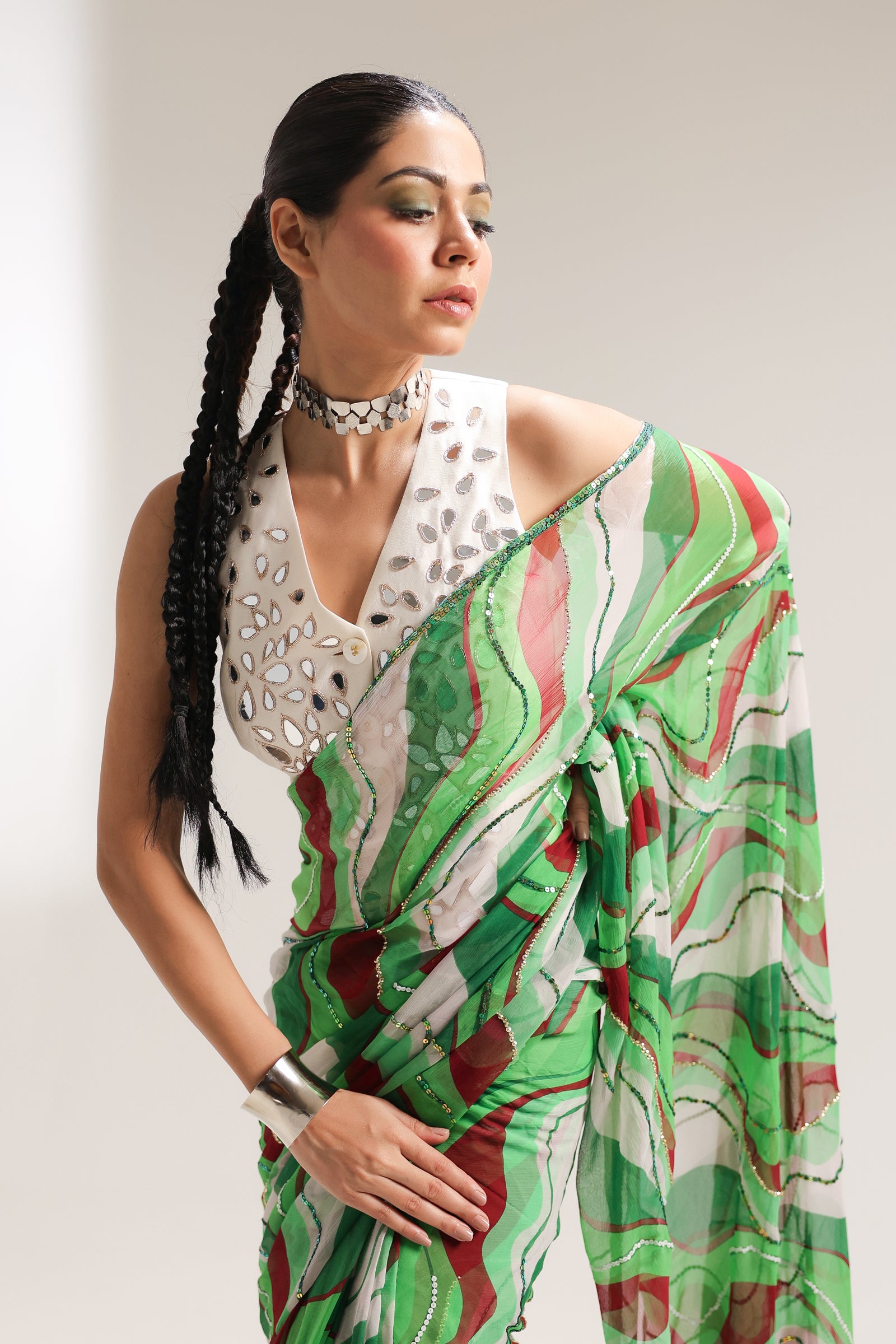 The lush green lehar saree with swagger koti