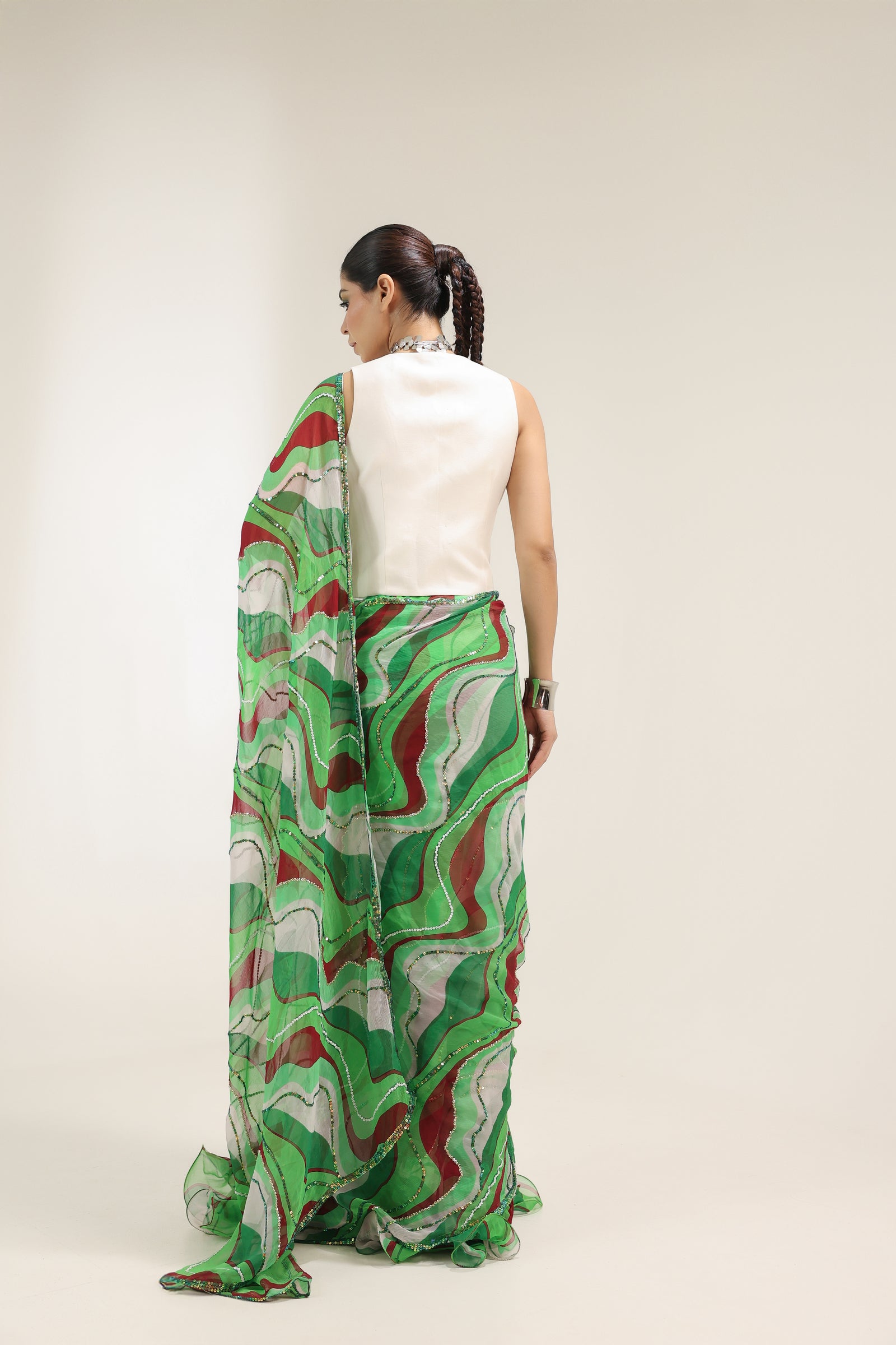 The lush green lehar saree with swagger koti