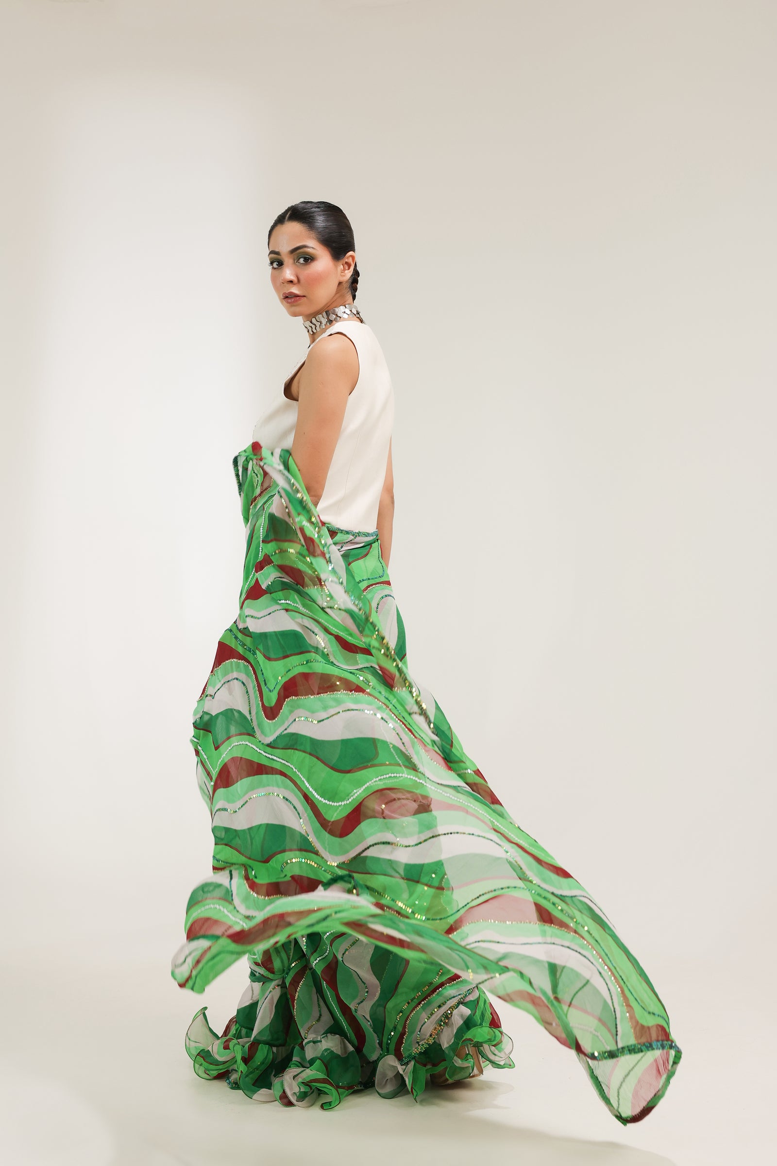 The lush green lehar saree with swagger koti