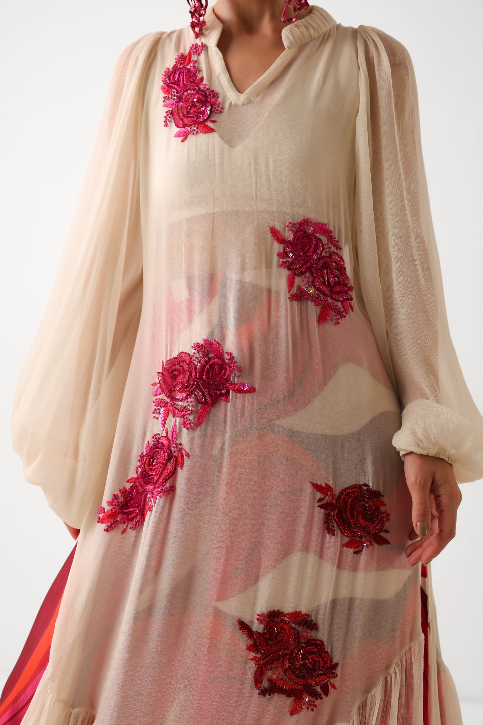 The Indie set with rose motifs