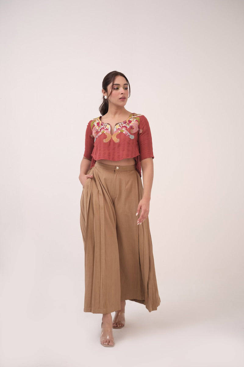 Embroidered Lion Box Pleat Set