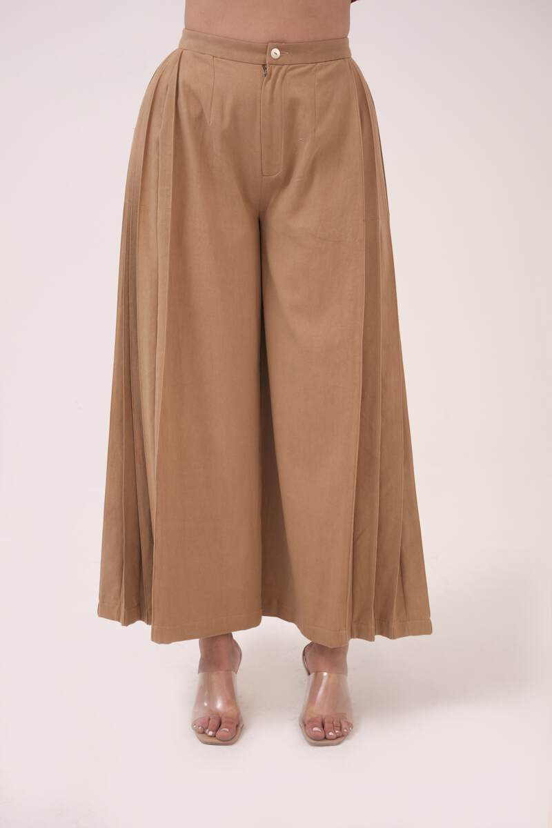 Pleated Denim Flared Pants
Ash Brown