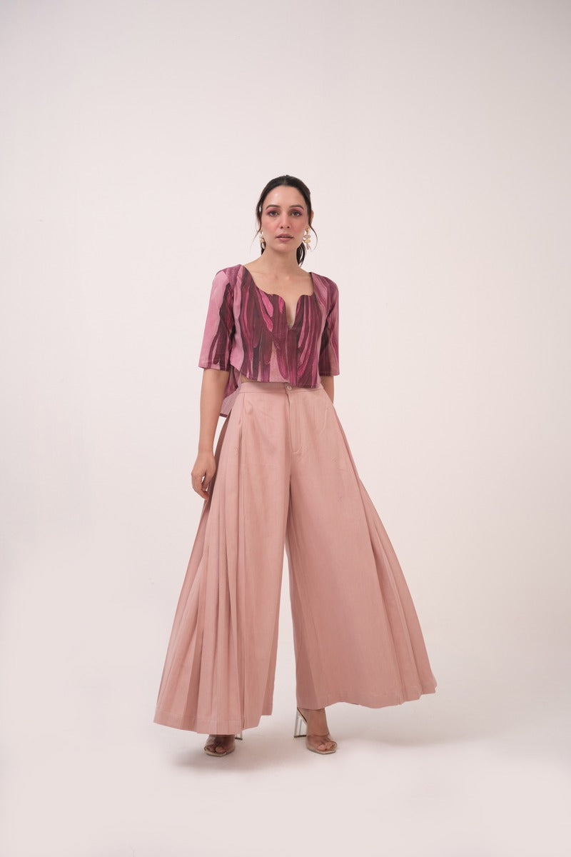 Pleated Denim Flared Pants
Pastel