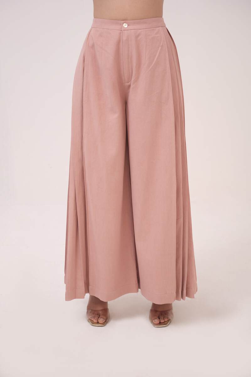 Pleated Denim Flared Pants
Pastel
