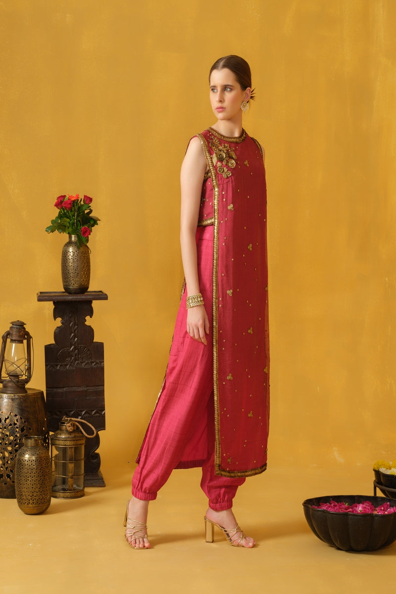 Close Neck Below Knee Sleeveless Kurta