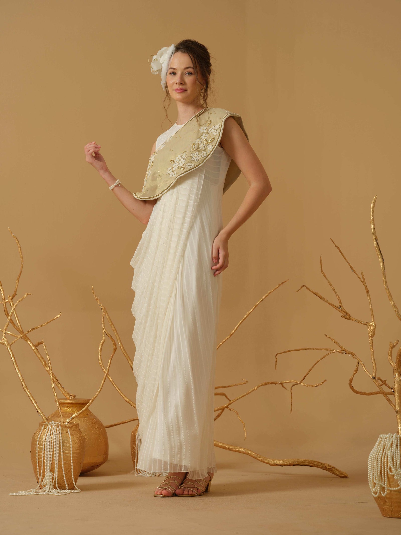 A Close Neck Full Length Sleeveless Concept Saree