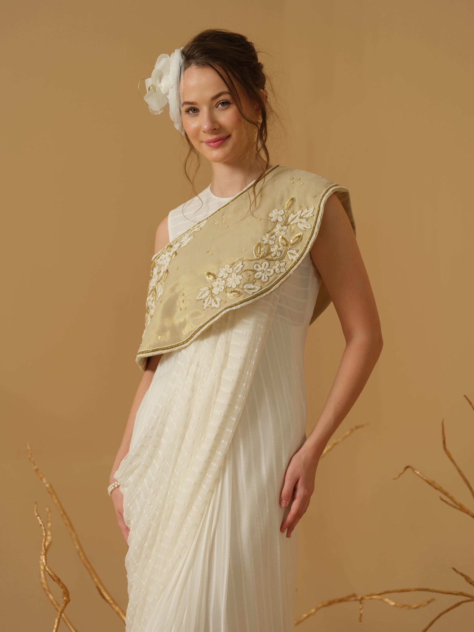A Close Neck Full Length Sleeveless Concept Saree