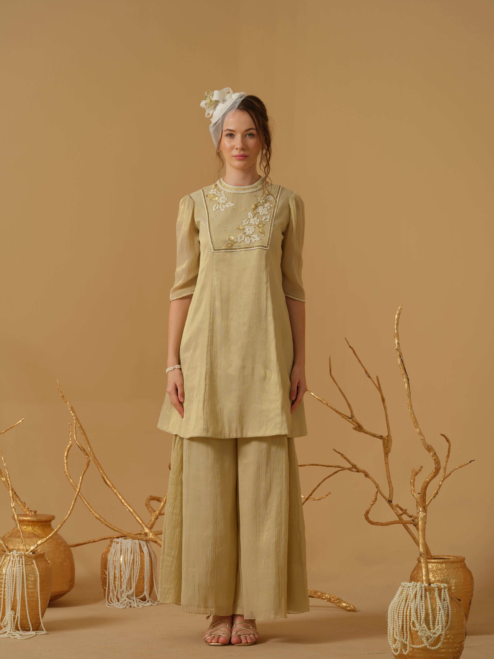 A Mandarin Collar, 3/4 Sleeves Gather