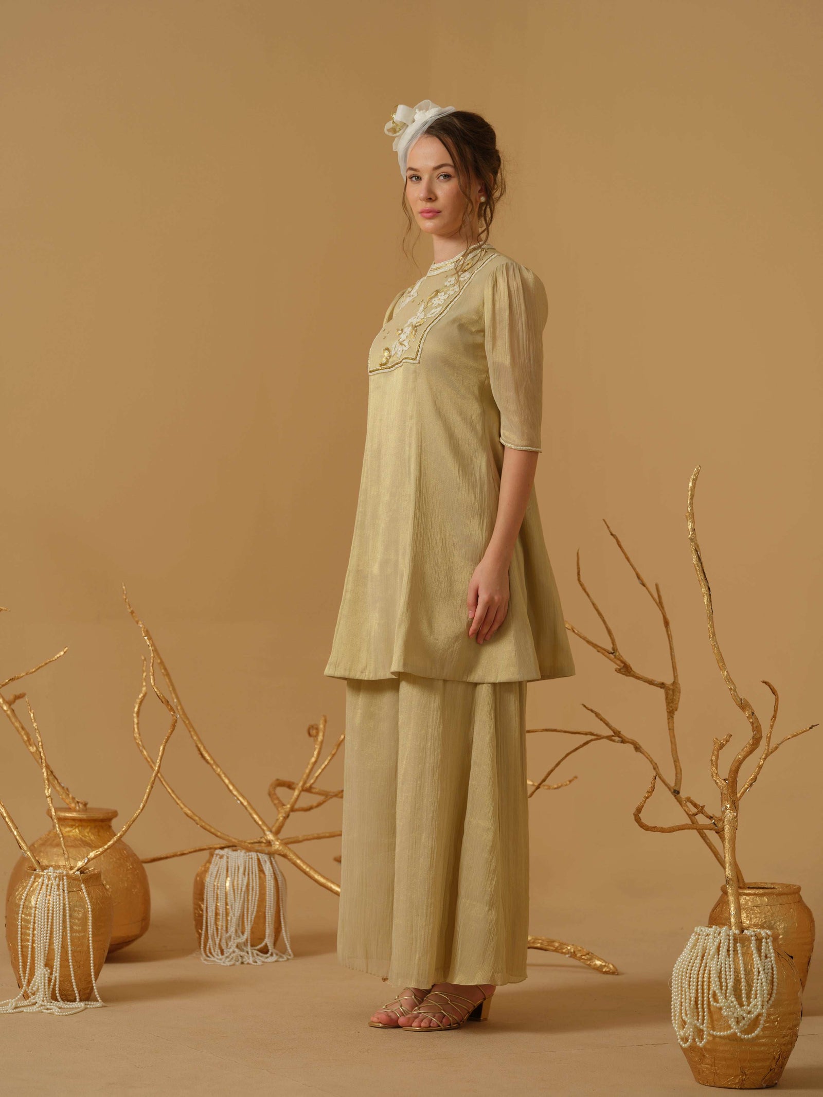 A Mandarin Collar, 3/4 Sleeves Gather