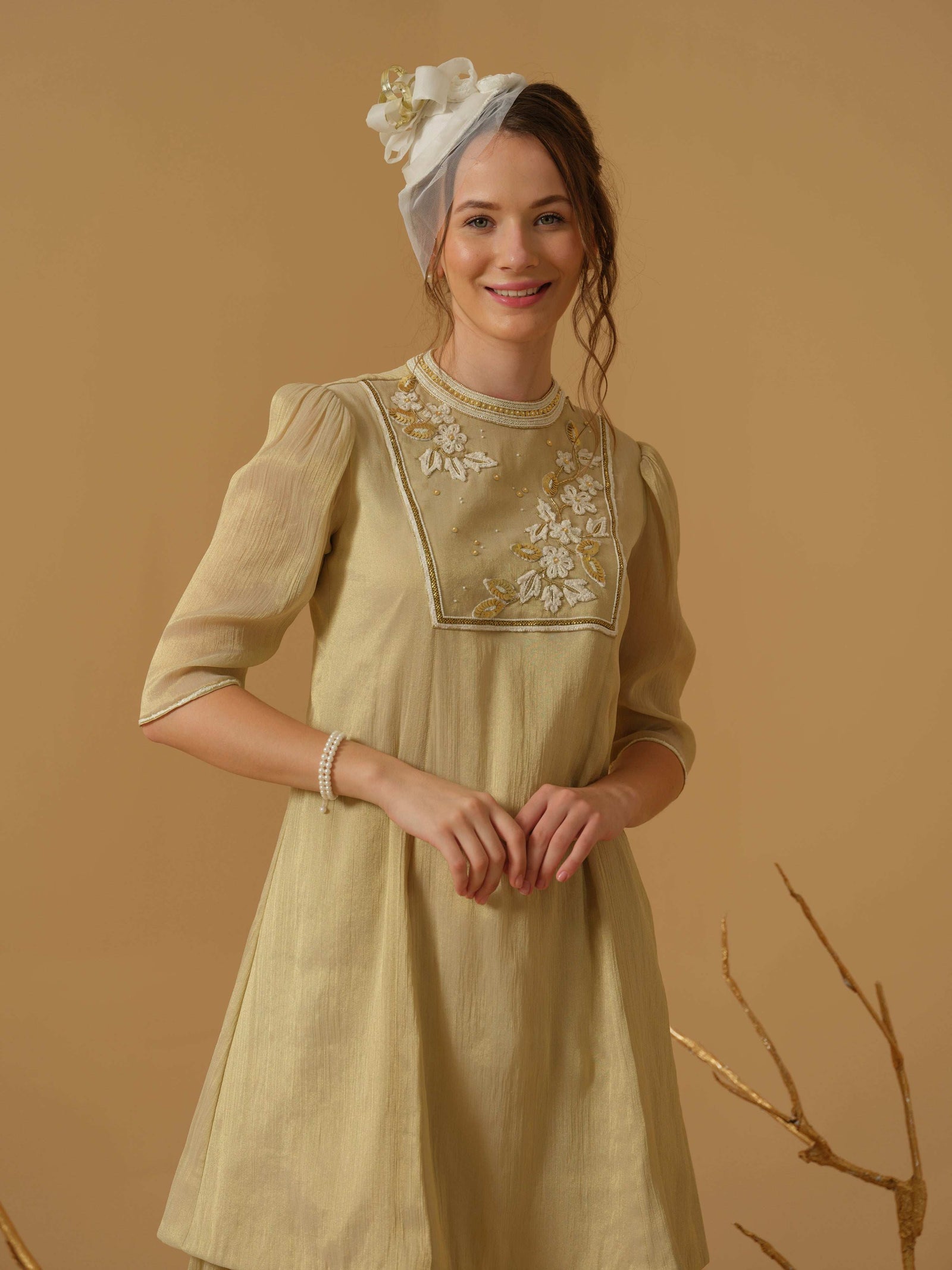 A Mandarin Collar, 3/4 Sleeves Gather