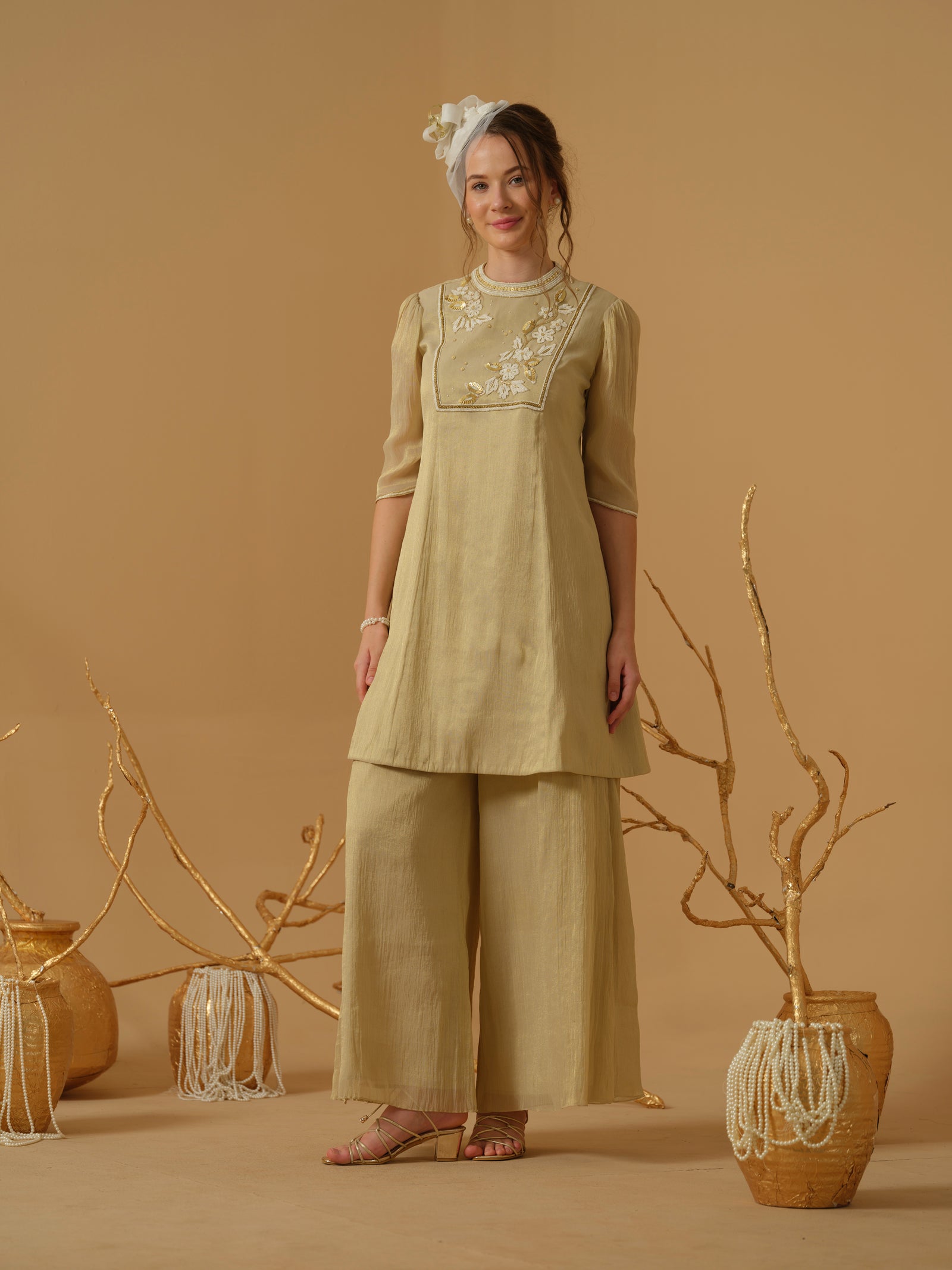 A Mandarin Collar, 3/4 Sleeves Gather