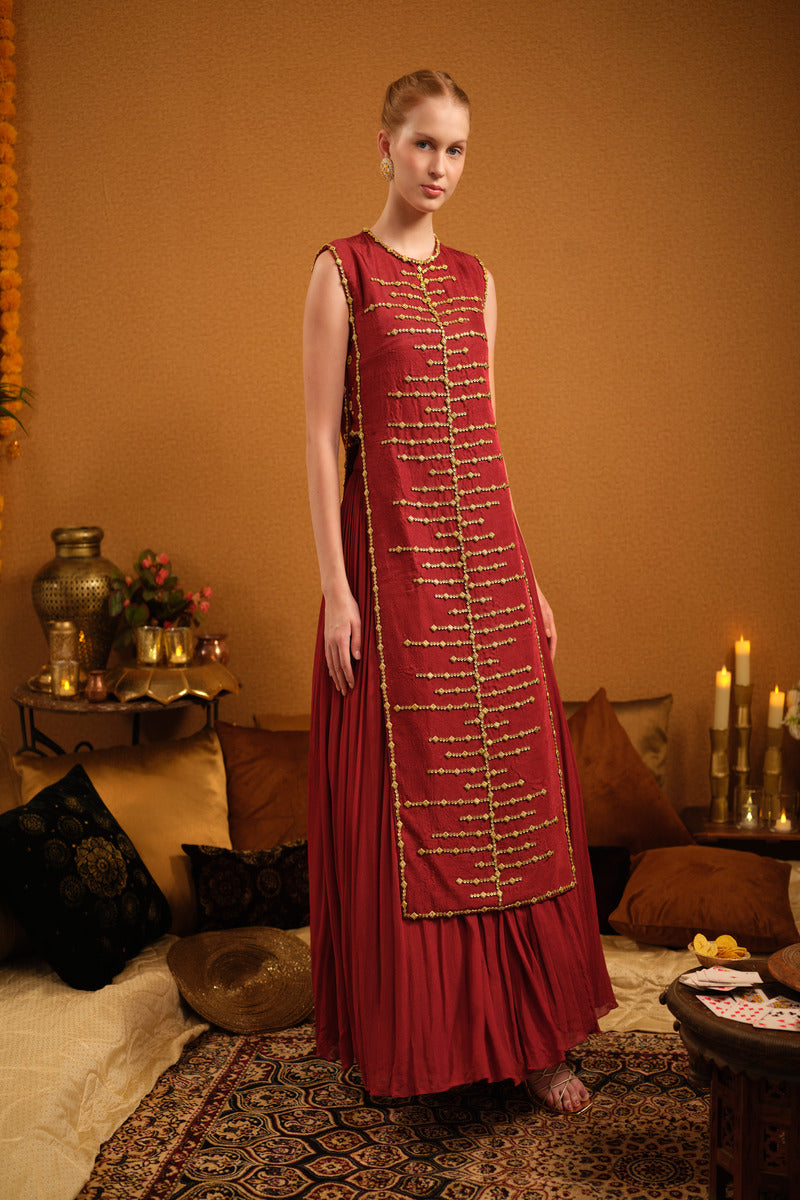 A sleeveless twill kurta scattered