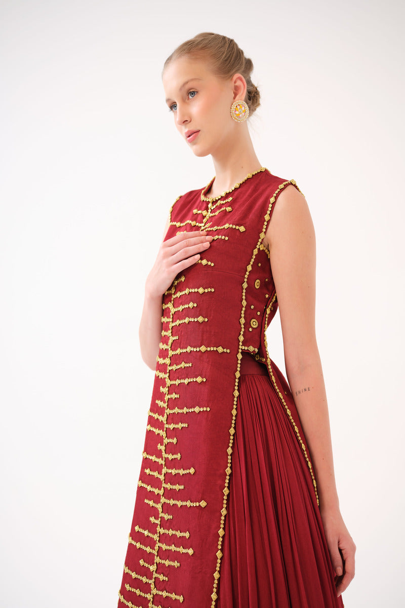 A sleeveless twill kurta scattered