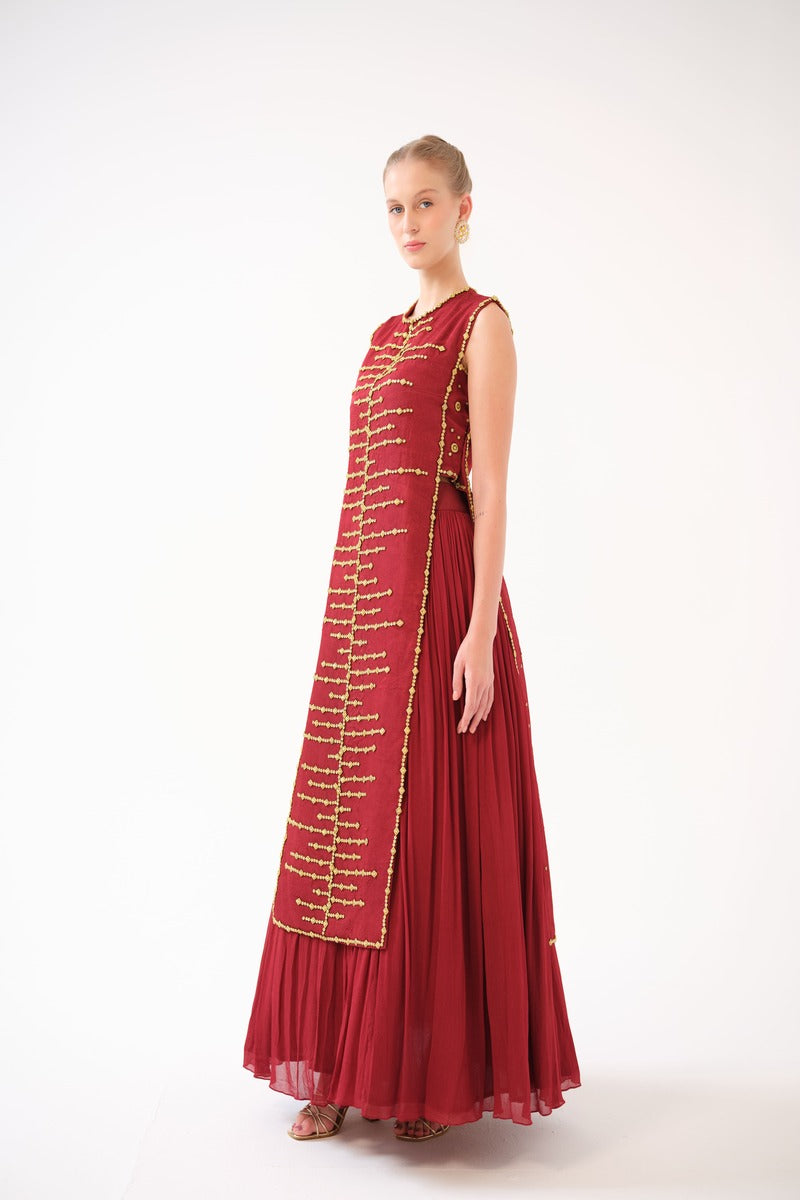 A sleeveless twill kurta scattered