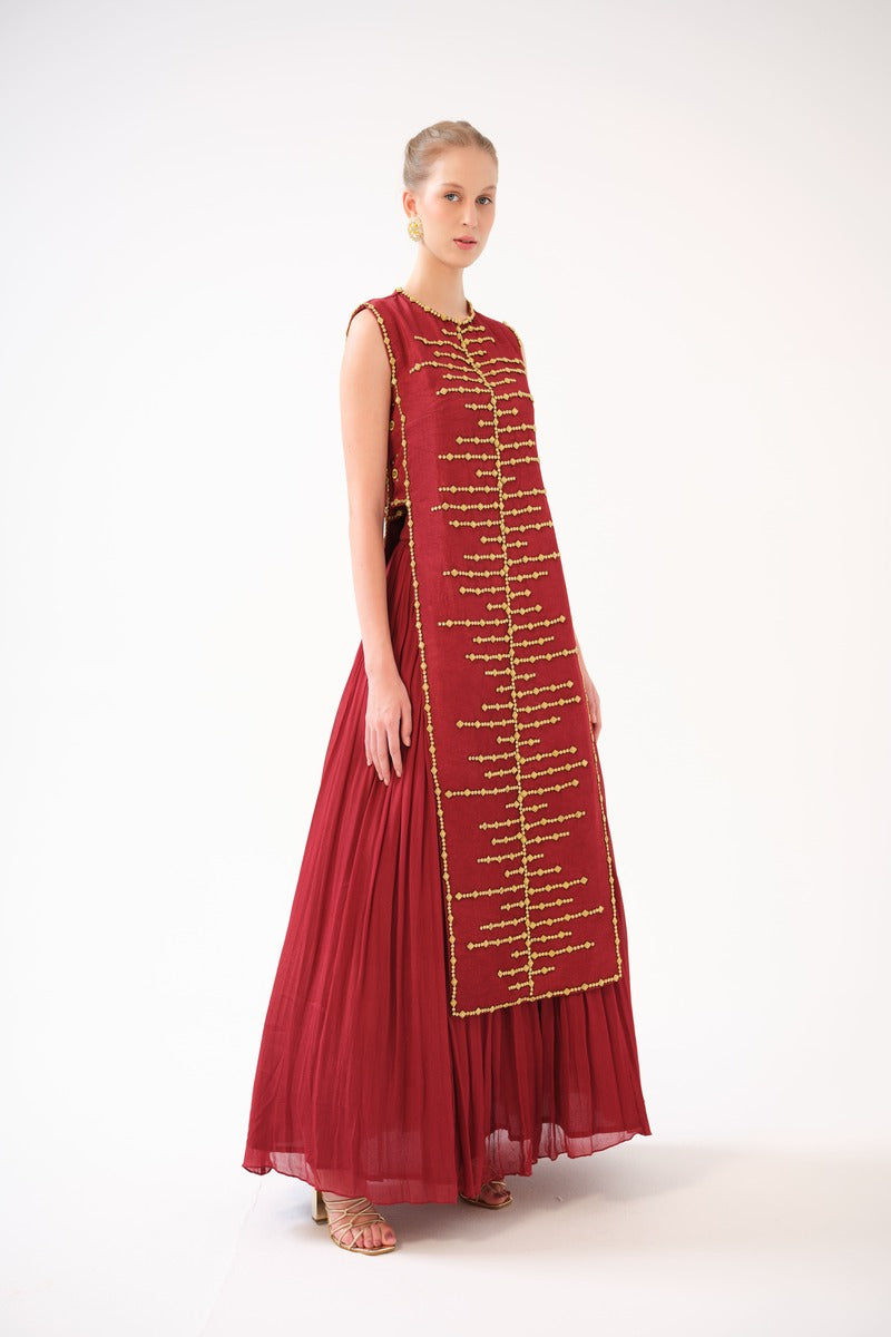 A sleeveless twill kurta scattered
