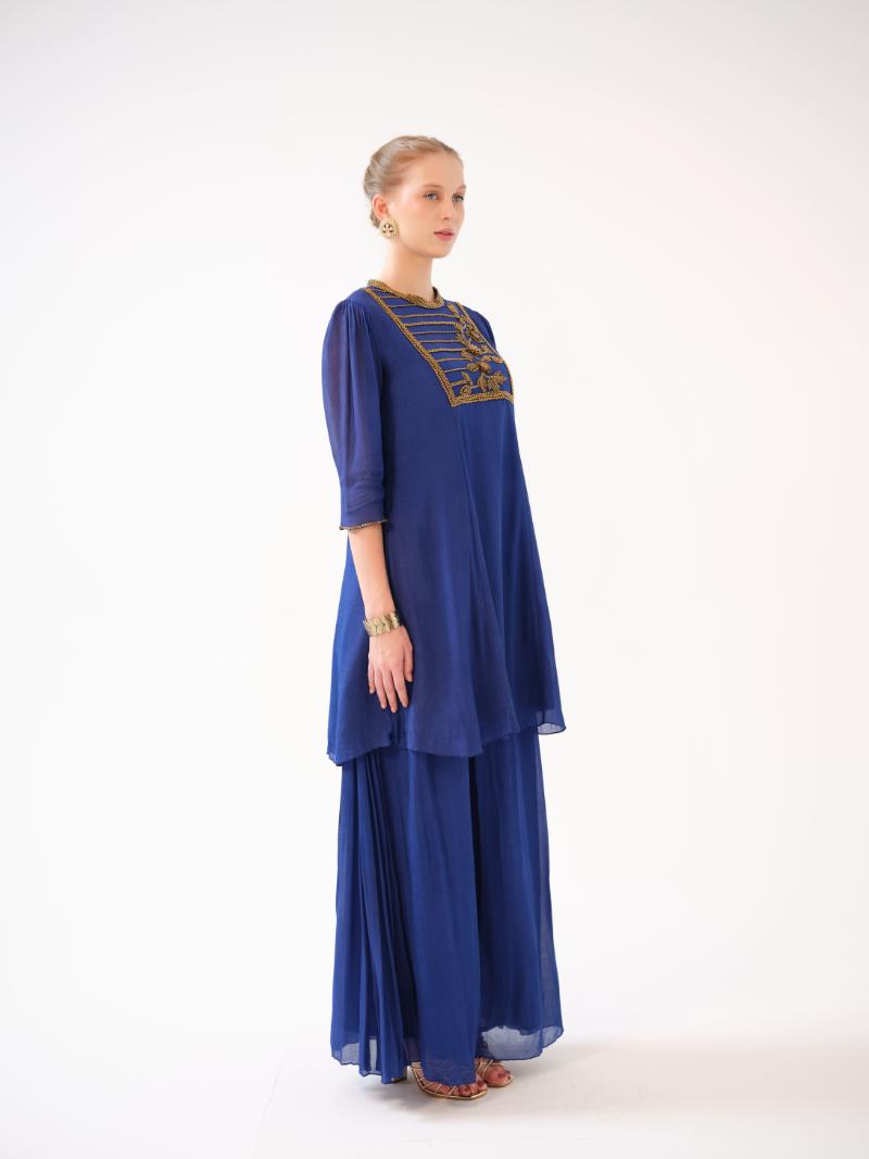 A chinon kurta with a hand-embellished yoke