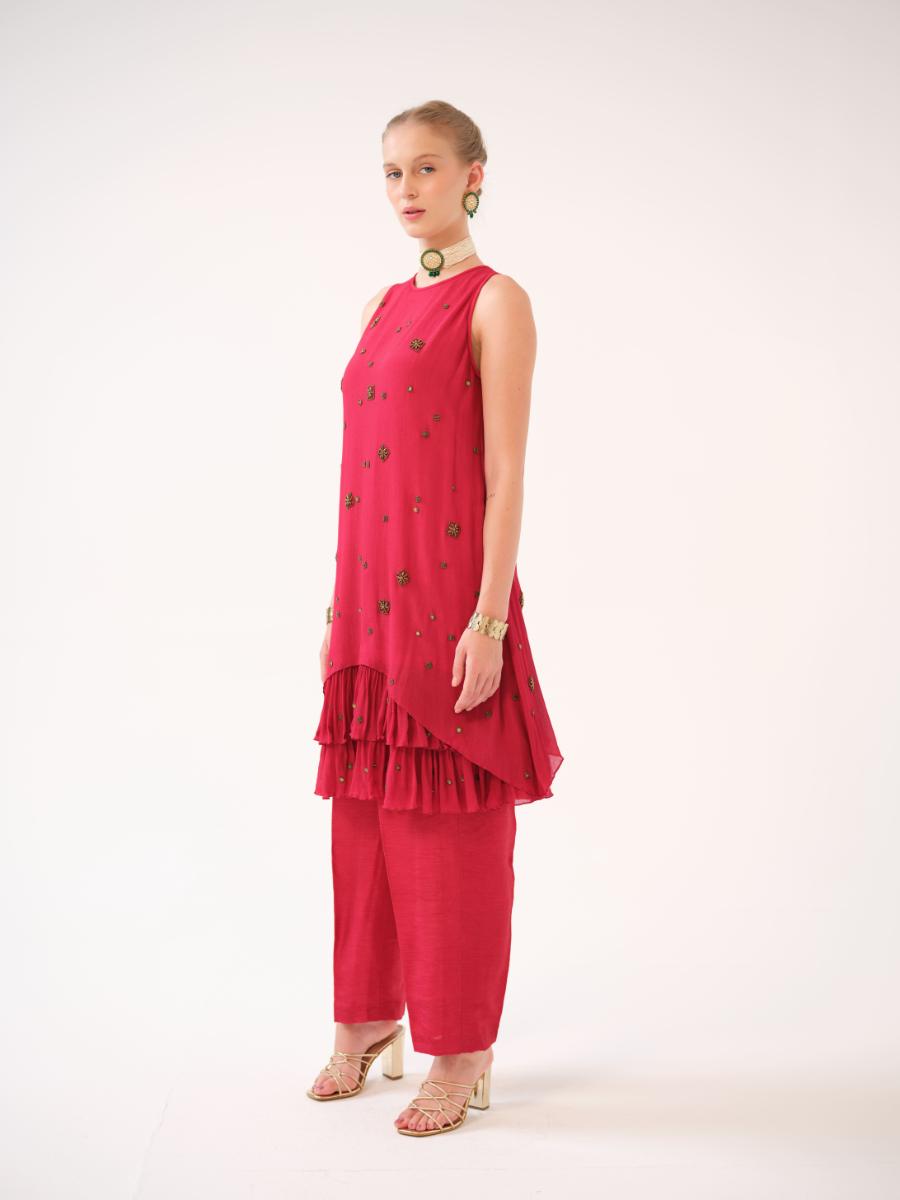 A fluid chinon kurta scattered