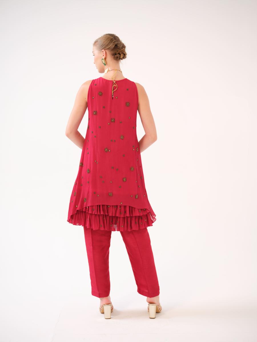 A fluid chinon kurta scattered