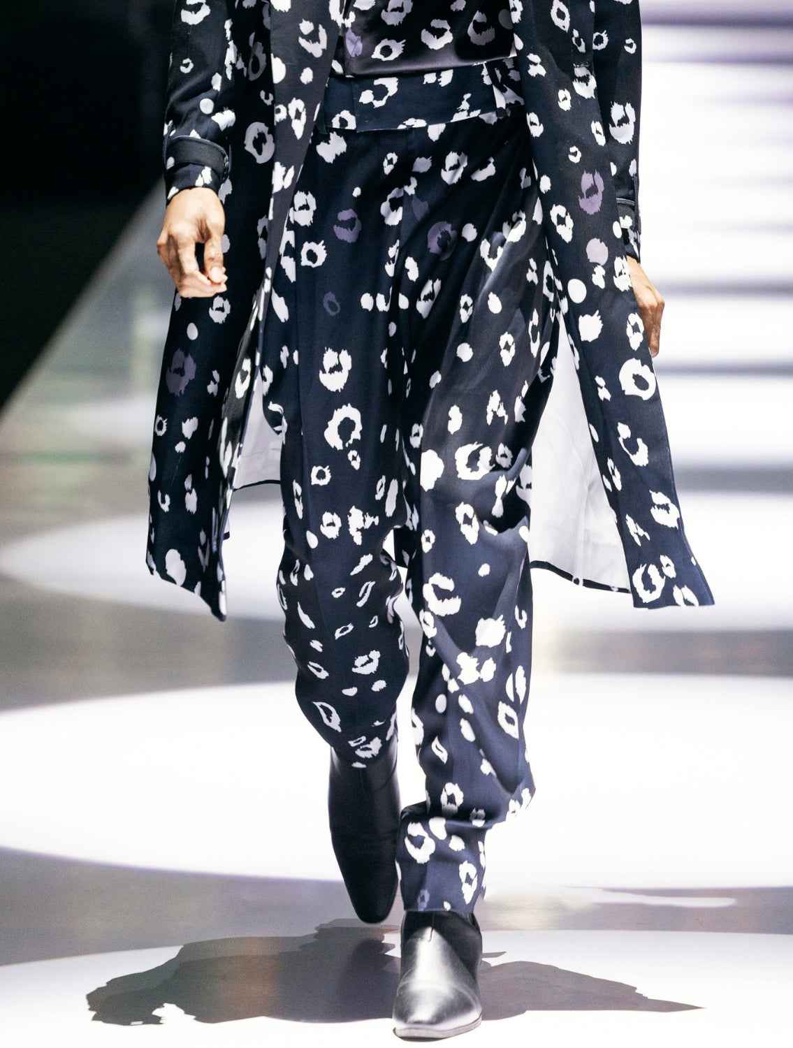 Jubatus Cheetah Printed Trenchcoat Set