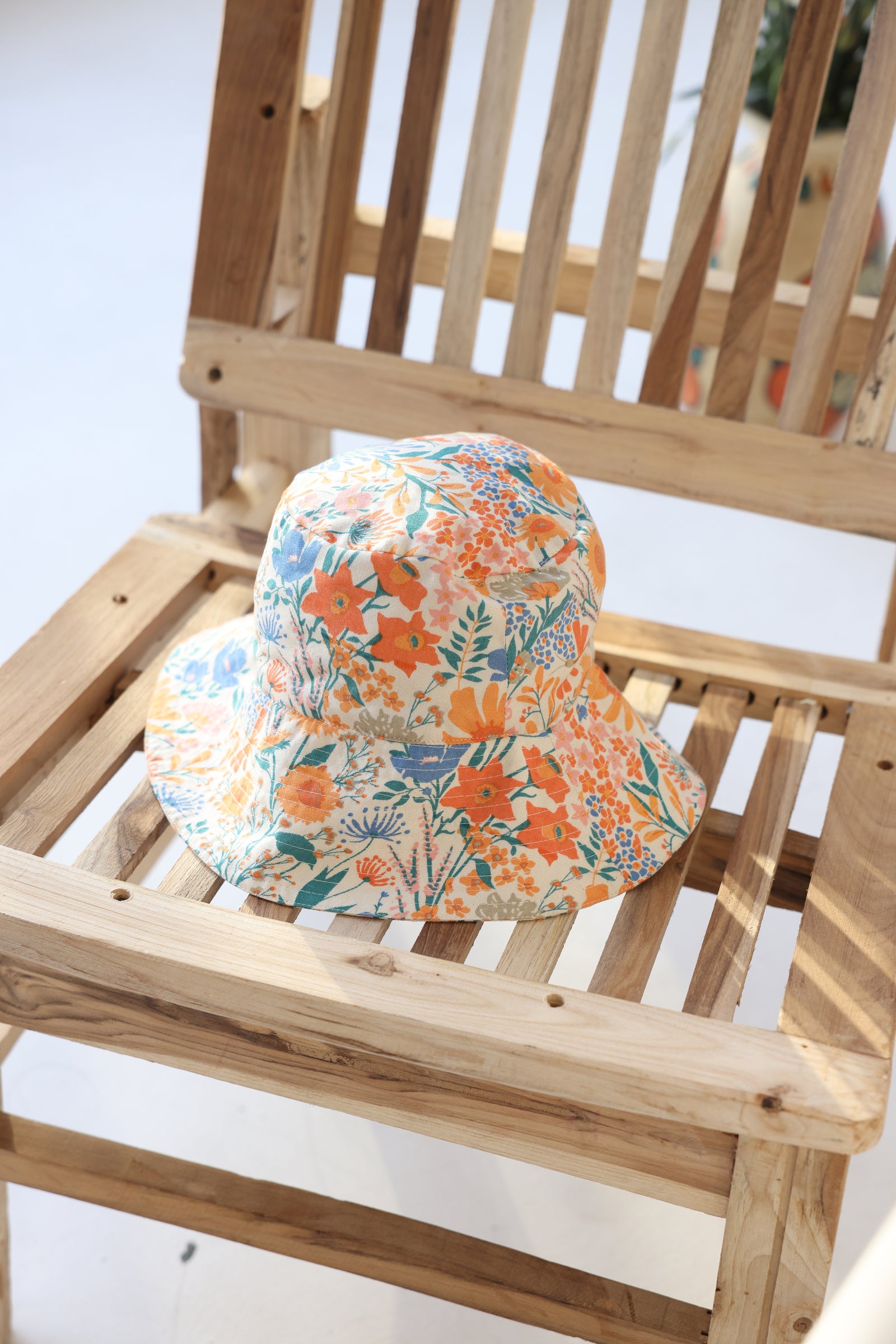 Botanical reversible bucket hat