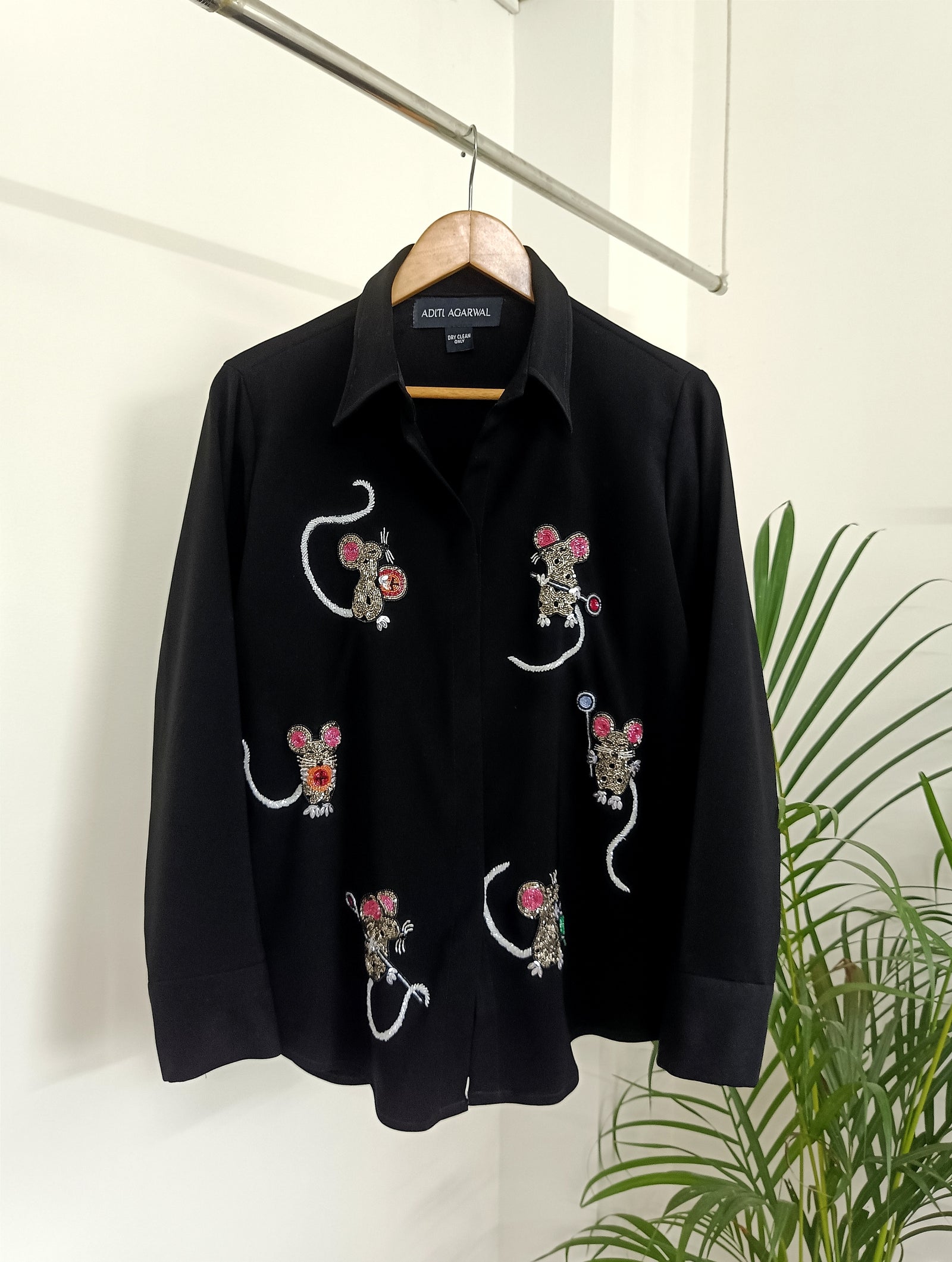 Black diney mouse shirt