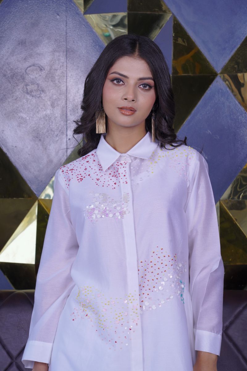 Flirty Sithouettle With A Splash Of Elegance